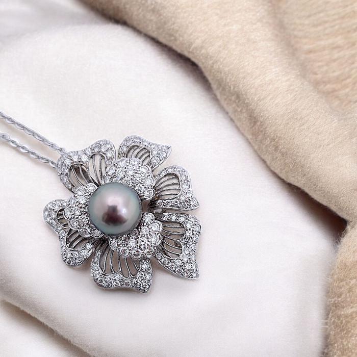 Liontin Flower Pearl Diamond 18K / Diamond Jewelry