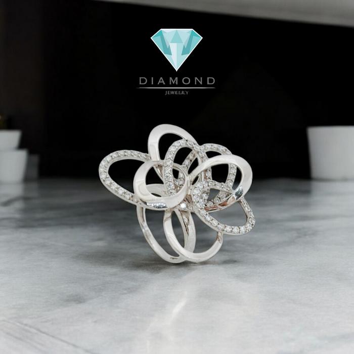 Cincin Mas Putih Model Bunga 18K-Diamond Jewelry