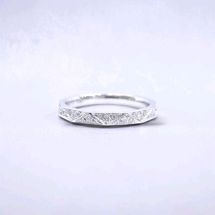 Signature White Gold Diamond Rings 18K / Diamond Jewelry / 126CBD55000AB
