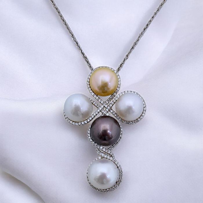 Liontin Pearl cross Diamond 18K / Diamond Jewelry