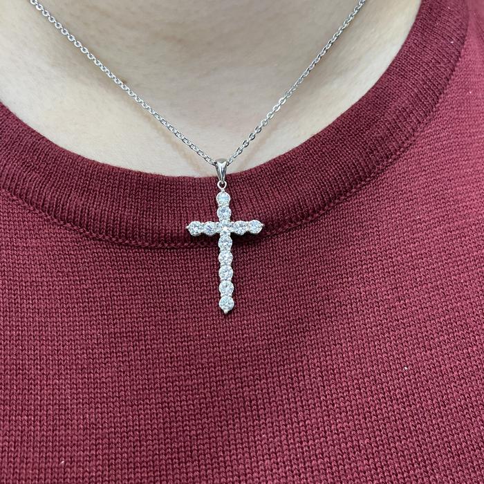 Solitaire Illusion Diamond Cross Pendant 18K