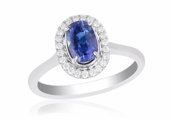 Sapphire set With diamond and 18 K white gold