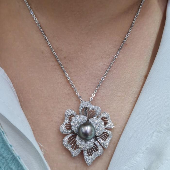 Liontin Flower Pearl Diamond 18K / Diamond Jewelry