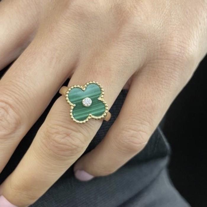 Vca holiday diamond ring 18 K gold Diamond Jewelry