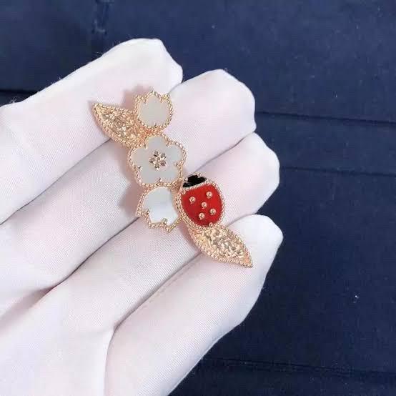 Lucky Spring clip, 18K, pearl, carnelian, onyx-Diamond Jewelry