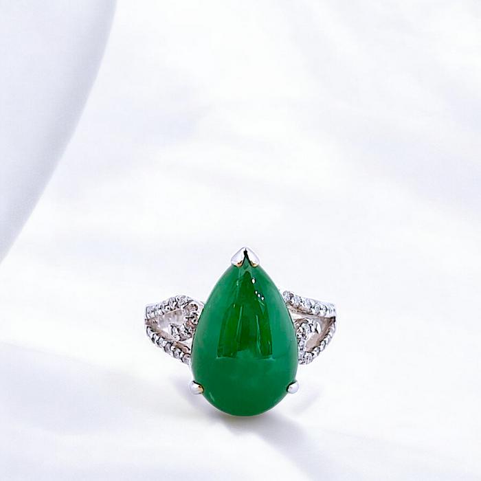 Giok Diamond Ring 18K / Diamond Jewelry