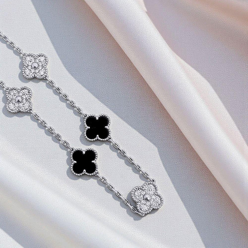 Magic Clover Diamond Onyx Necklace 18K / Kalung Berlian Onyx Clover Magic 18K / Diamond Jewelry 119KBD820000AB HT