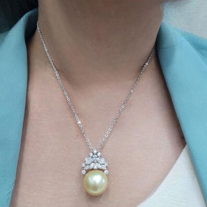 Liontin Pearl Diamond 18K / Diamond Jewelry