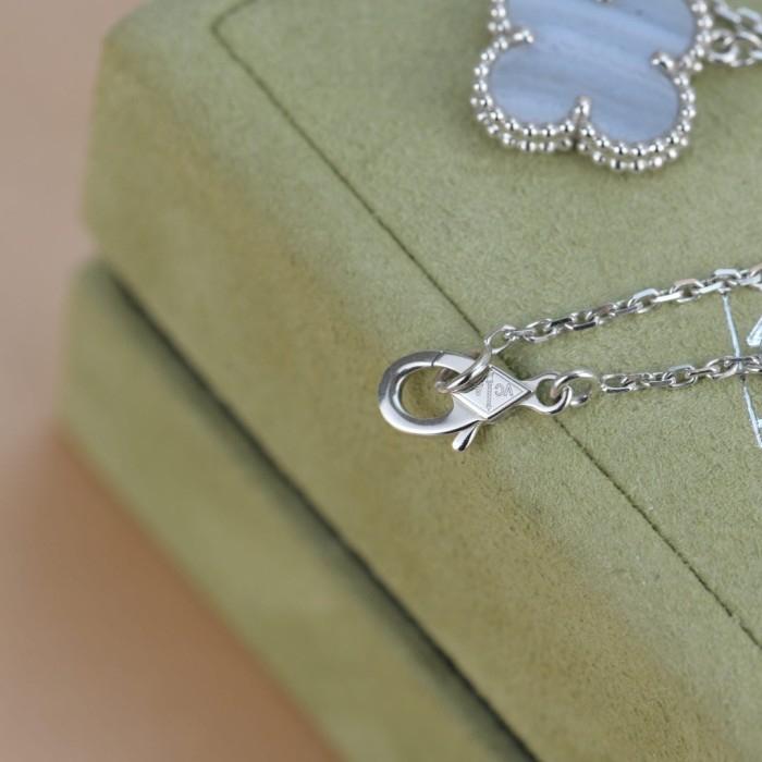 Chalcedony pendant clover white gold 18k -Diamond Jewelry