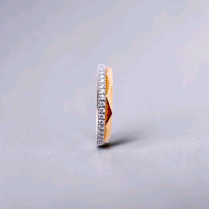 Yellow Gold Signature Diamond Ring 18K / Diamond Jewelry / 125CBD82500AB