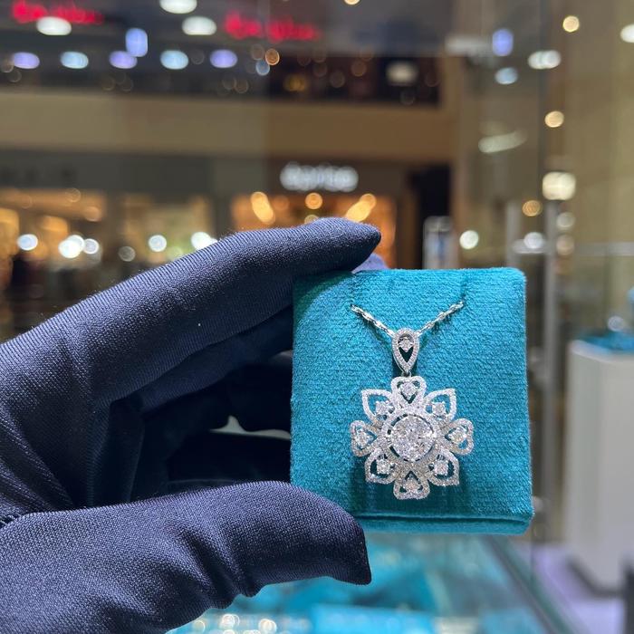 Berlian Model Bunga liontin 18k / Flower Diamond pendant
