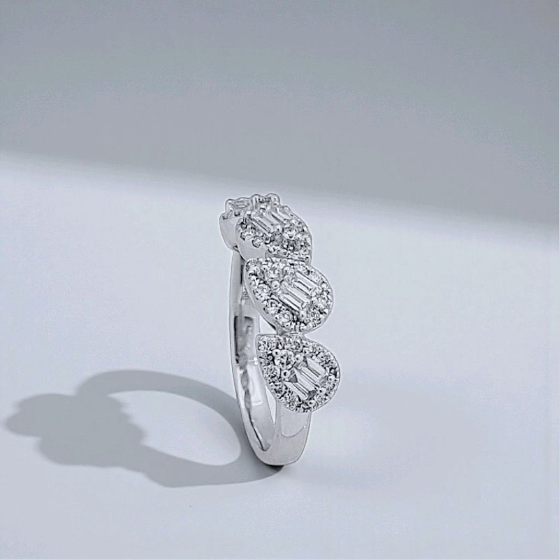 Tear Drop Diamond Ring 18K / Cincin Berlian Tear Drop 18K / Diamond Jewelry 374CB7700KVLS - HT