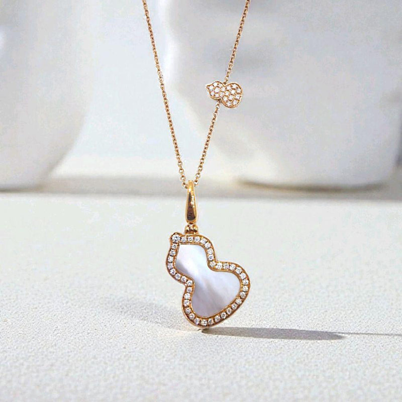 Wulu Diamond Pendant Mop 18K / Kalung Wulu Diamond 18K / Diamond Jewelry /426KBD9500RY