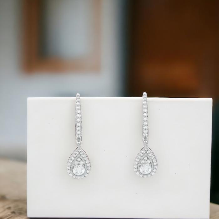 Pearshape dangling diamond earring 18k -Diamond jewelry