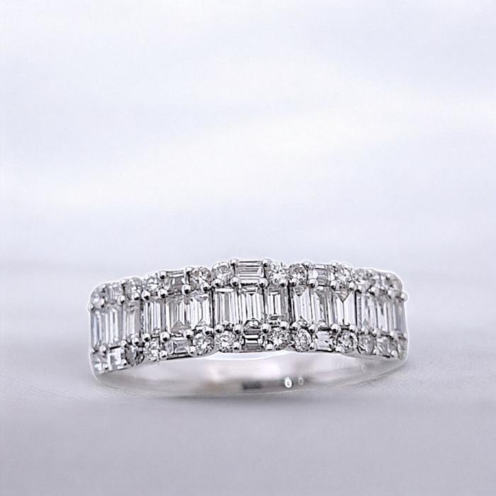 Baguette Diamond Ring 18K / Diamond Jewelry