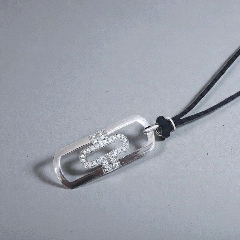 Parentesi Diamond Pendant Necklace 18K / Kalung liontin Berlian 18K / Diamond Jewelry / 432KBD27000RY