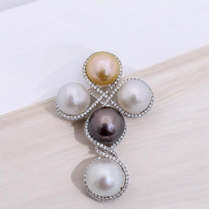 Liontin Pearl cross Diamond 18K / Diamond Jewelry
