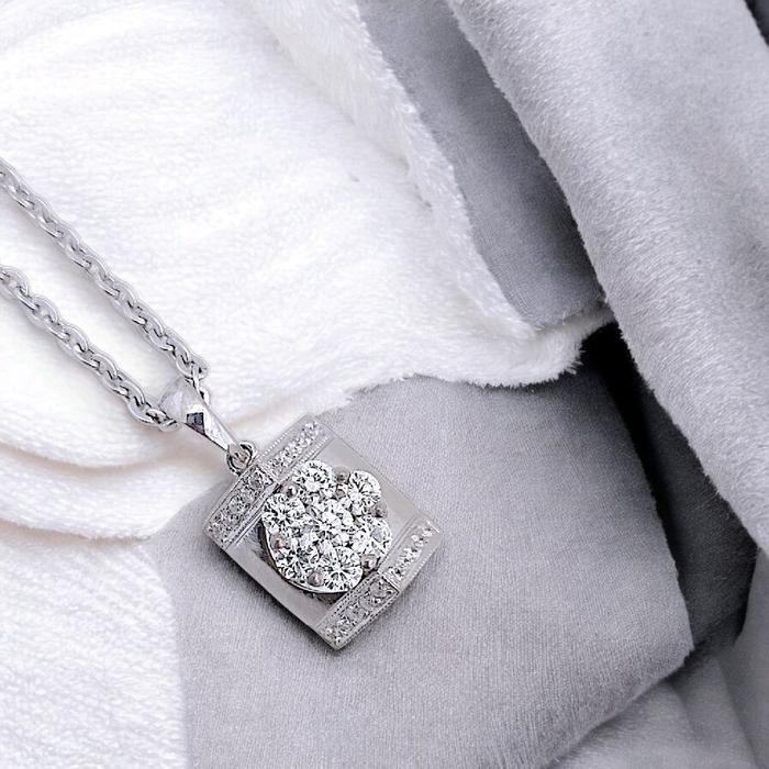 Liontin Flower Diamond 18K / Diamond Jewelry