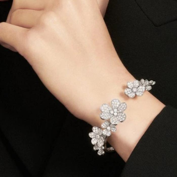 Frivole Diamond Bangle 18K / Diamond Jewelry-137GBD713000AB-HT