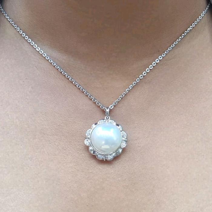 Liontin Flower Pearl Diamond 18K / Diamond Jewelry 16LMGT920WP-1600HT)