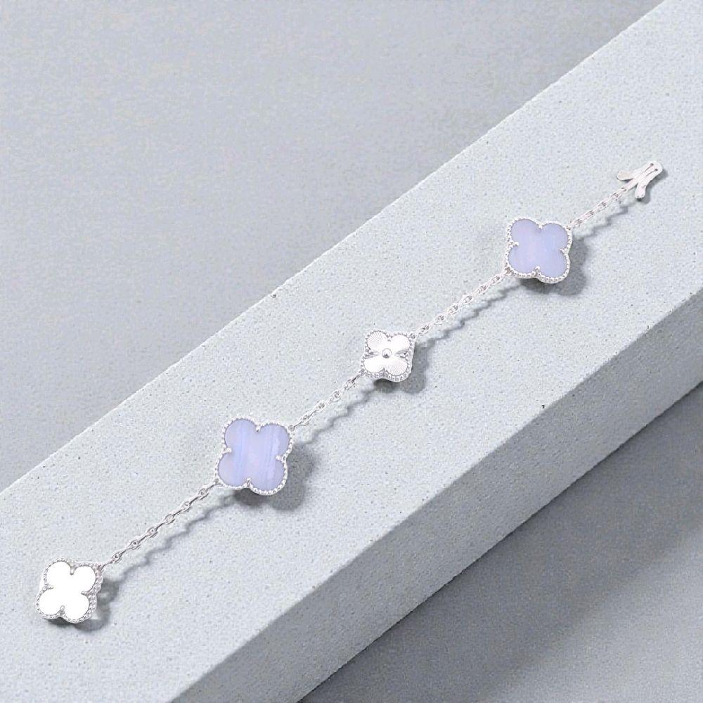Clover magic Chalcedony Bracelet  mix white gold and mop 18K / Gelang Bunga clover magic chalcedony mutiara emas putih18K / Diamond Jewelry / 439GBD1393RY