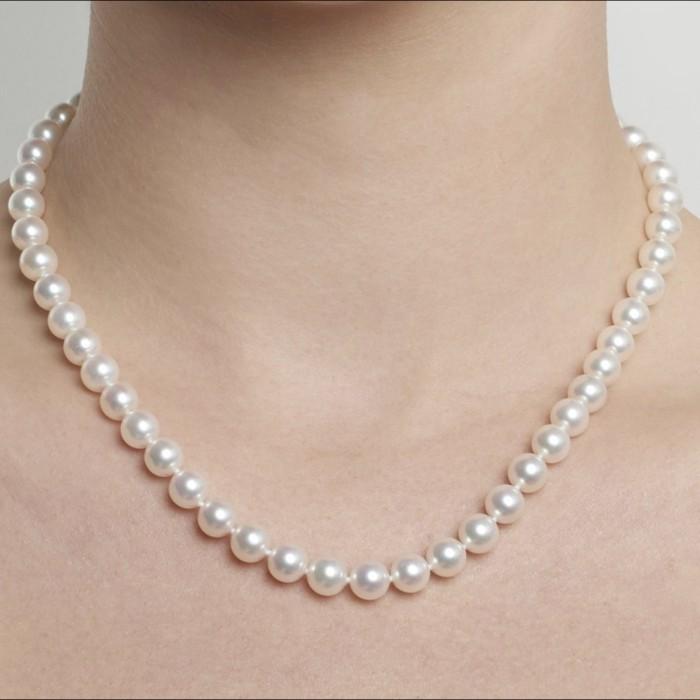 Pearl necklacle with 18 K Gold Diamond Jewelry