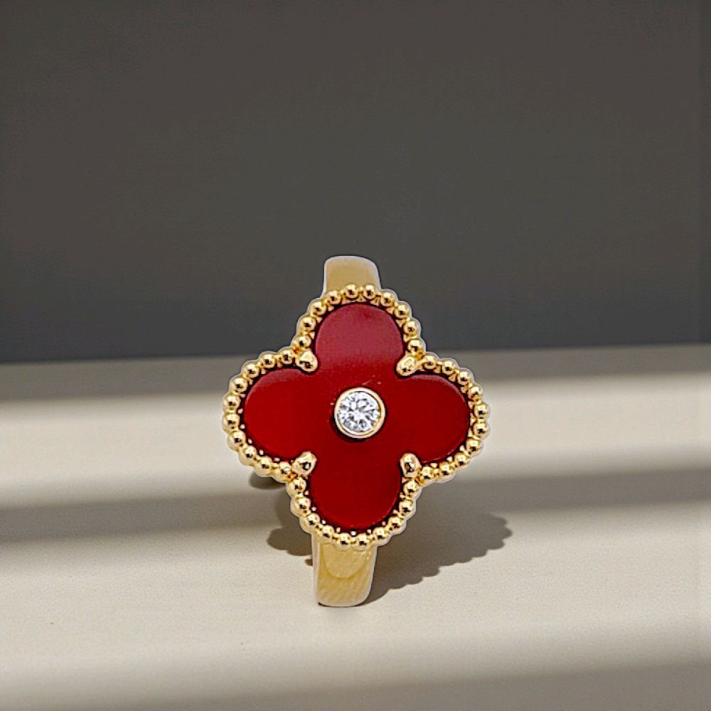 Clover Vintage Charnelian Diamond Ring 18K / Cincin  Berlian Clover Vintage Charnelian 18K / Diamond Jewelry 103CBD76000AB