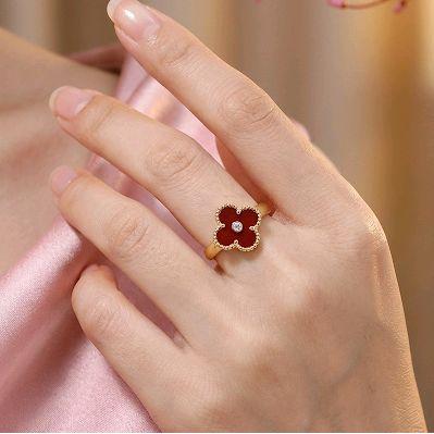Clover Vintage Charnelian Diamond Ring 18K / Cincin  Berlian Clover Vintage Charnelian 18K / Diamond Jewelry 103CBD76000AB